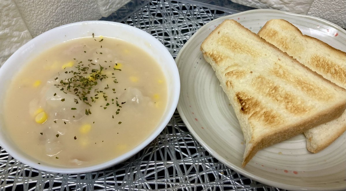 munakata_d's tweet photo. 今日の昼
GANTZさん（妻）が、シチューを作ってくれました〜
美味しかってなぁ

昨日のコーヒーのお供
GANTZさん（妻）が、クッキーを作ってくれました　これも旨し！

GANTZさん　いつもありがとう https://t.co/drskF6rKuO