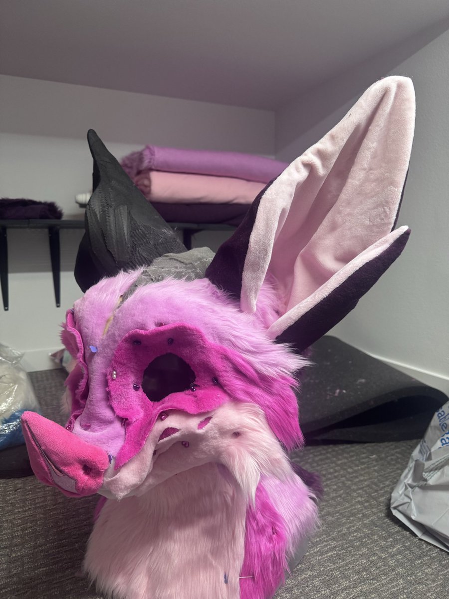 Alebrije_Lab's tweet photo. Checking How everything fits 🥰

I am so excited to see everything and finish this head! 
I love the coloooors. 👅

#furry #FursuitFriday #furryart #fursuit #furryfandom #furrycommunity #fursuitmaker #fursuitfurry #FursuitsEveryday #cosplay #Crafts #CraftSupply https://t.co/QMvdduYV7t