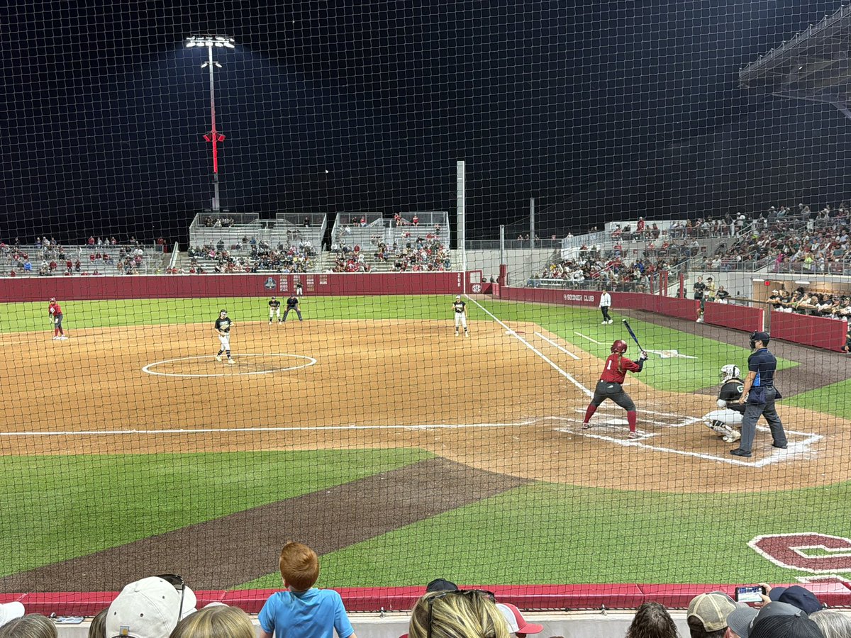 RayRayBoomSoon's tweet photo. @jackiewinz Being at loves with 2,500 of my closest friends on a Friday night in Oct watch fall ball was special😍😍 also this lineup is special and we have some nasty talented freshman biggest takeaway of the day though……… AP is putting in the WORK that swing😱😱 those muscles🥵 https://t.co/dhZphqfAum