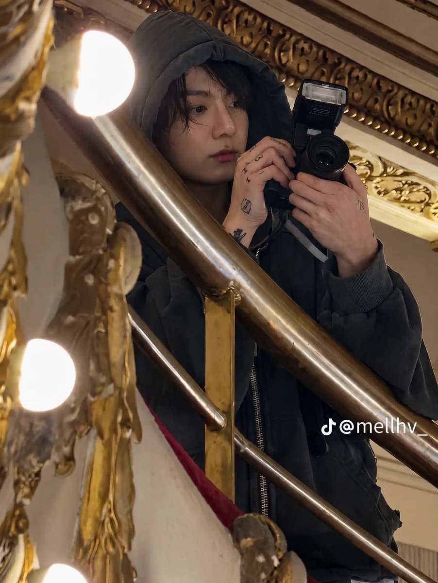 gummy_kv's tweet photo. #taekookau 

Taehyung gets kidnapped in the middle of their date in Italy , and all Jungkook has to find him are the photos he took of Taehyung at every stop . https://t.co/cbYA8QWo4g