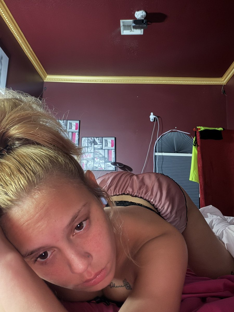paisleypeters06's tweet photo. Lonely 💋🫣 @teambrian2016 https://t.co/bYfYLBlld1