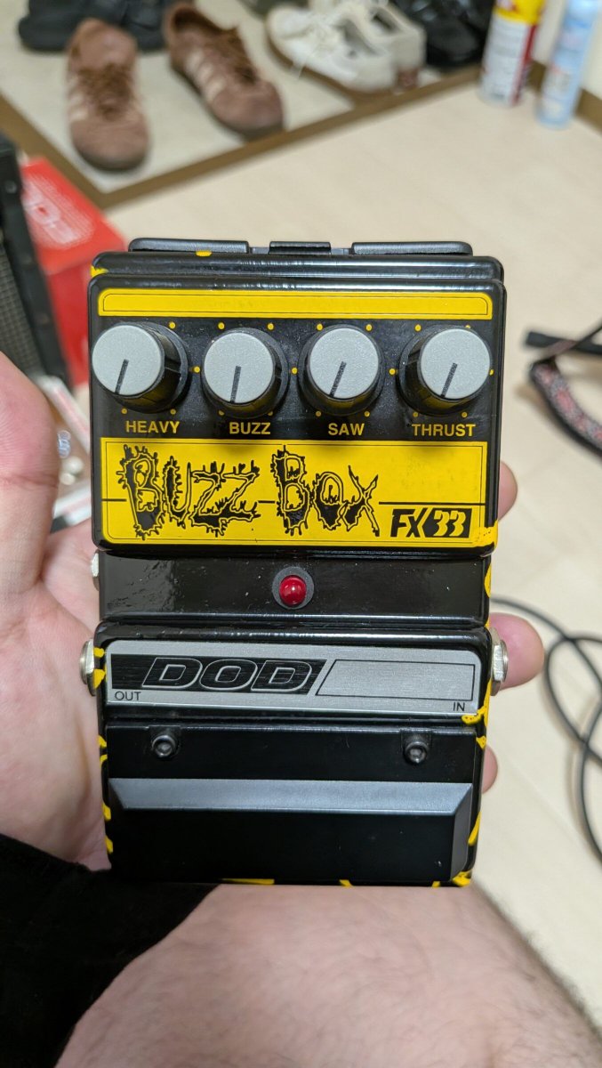effectorbox's tweet photo. #MYCOLLECTIONBOX

けだまさんのMY COLLECTION BOXをご紹介！
「DOD FX33 BUZZ BOX」

「人を笑顔にさせてくれるペダル」
— けだまさん

製造年・年代：1994~1996

登録写真と詳しい情報はこちら👇
https://t.co/zoRZsRbkNa

あなたもお気に入りの1台から👇
https://t.co/SmdXQH8XLS https://t.co/LSqbBFzdh7