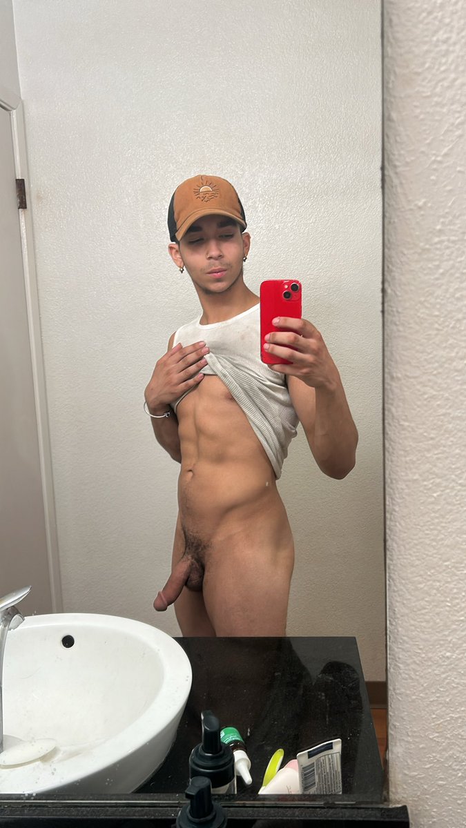 japuxfryd's tweet photo. put a face to it 

#moots #nstwtwt #hung #bigdick #lightskin #pdx https://t.co/5EMLqBM9O6