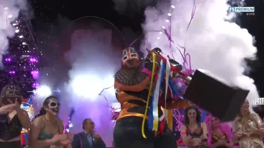 ADPSHOWOFICIAL's tweet photo. 👑🐺🇲🇽 ¡LA REINA DE LOS LOBOS CONQUISTA LA COPA DEL GRAND PRIX FEMENINO 2026!

🏆🔥 ¡SKADI ES LA GANADORA DEL GRAND PRIX FEMENINO 2026 DEL CMLL! La Reina de los Lobos se impone ante Megan Bayne en el duelo final y lleva la gloria a México. 🇲🇽💥

¡Una noche inolvidable en la Arena México! ¡La Reina de los Lobos levanta la copa y México celebra! 🐺👑

#CMLL #viernesespectaculares #adpshow #GrandPrixFemenino #Skadi #MeganBayne