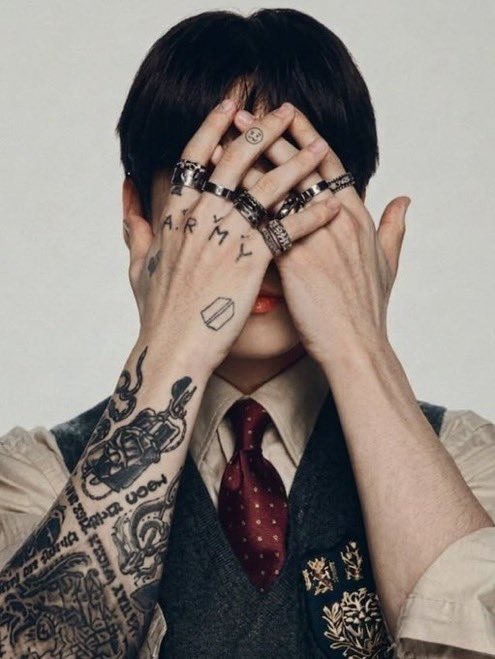 jungkook_reply's tweet photo. See no evil https://t.co/5HWf5baRIy