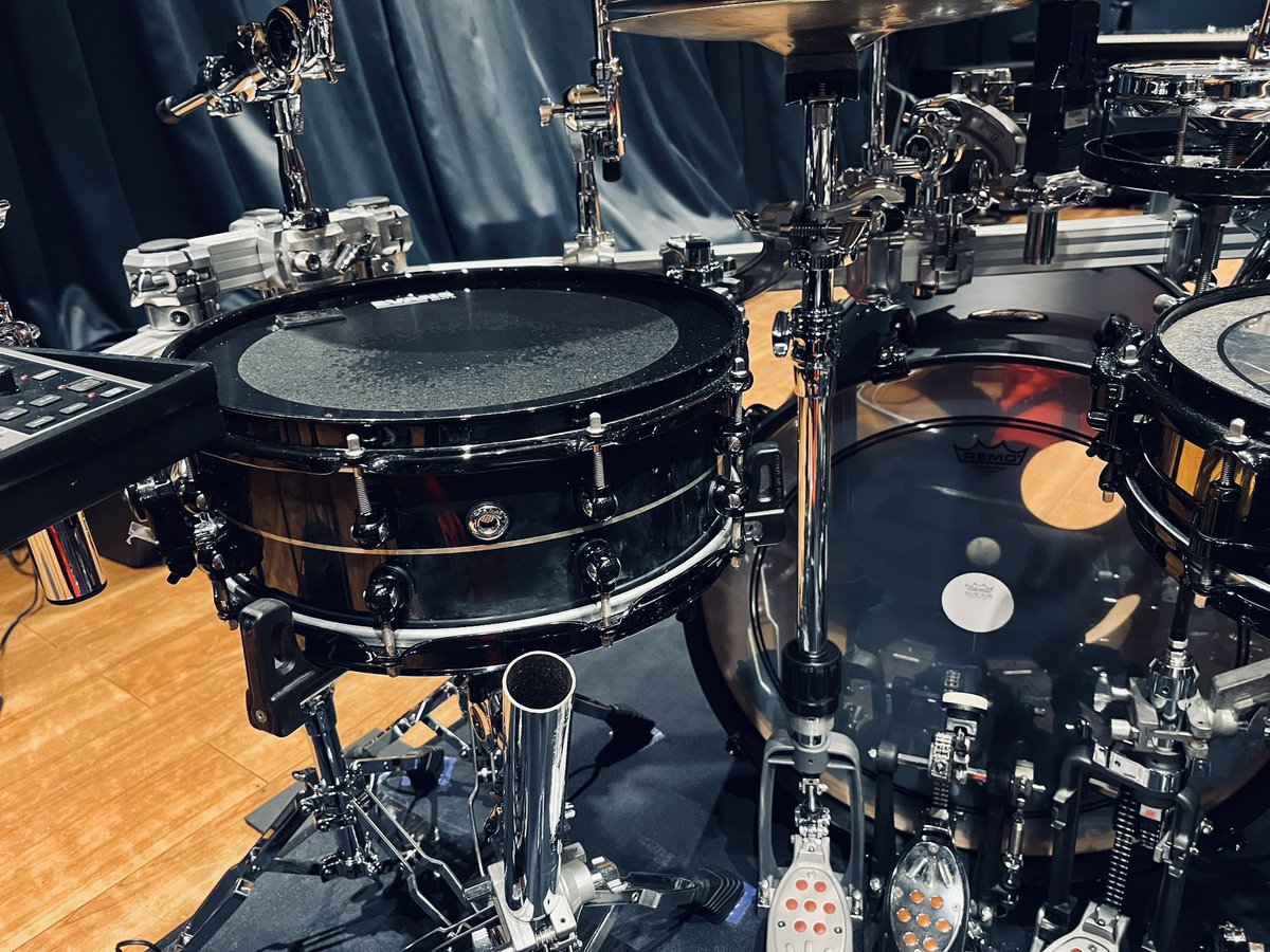 rikihiro_13's tweet photo. サイドスネアはもちろん、ロートタムも復刻版に変更
そしてL'ArCASINO後から11年の付き合いでしたが、今までありがとう Hybrid Exotic
#LArcenCiel 
#Larc 
#ラルク 
#yukihiro https://t.co/tnmYwhWURe