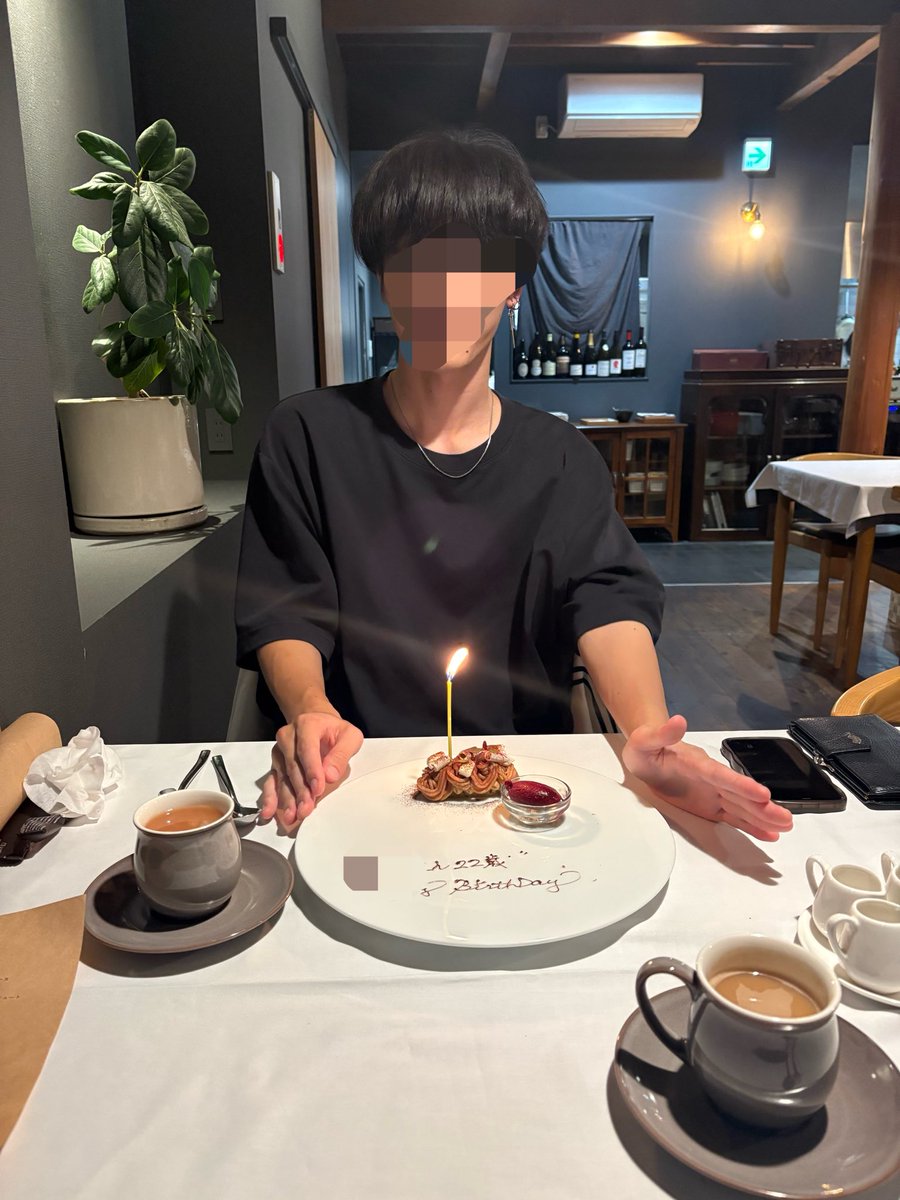 Makico1204's tweet photo. 彼氏の誕生日を祝ってきたんだけど風船膨らますの大変だったみたいで「こういうのって本人がやるの？サプライズでぷにちゃんがやっとくやつじゃないの…」とか言われたのほんとに草 https://t.co/LPSrOPpktN