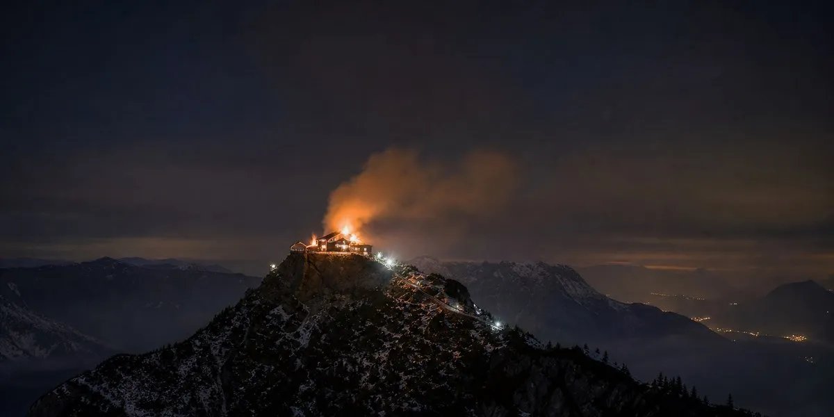 Kaiserzeiten's tweet photo. Ein Teil der Menschen in diesem Land will Volk, Sprache, Denkmäler und Kultur mit allen Mitteln erhalten, ein anderer Teil der Menschen in diesem Land tut alles dafür, um genau diese Schätze und Werte mit allen Mitteln zu zerstören. Die Grenzen sind klar abgesteckt. https://t.co/N6IxN7lW94