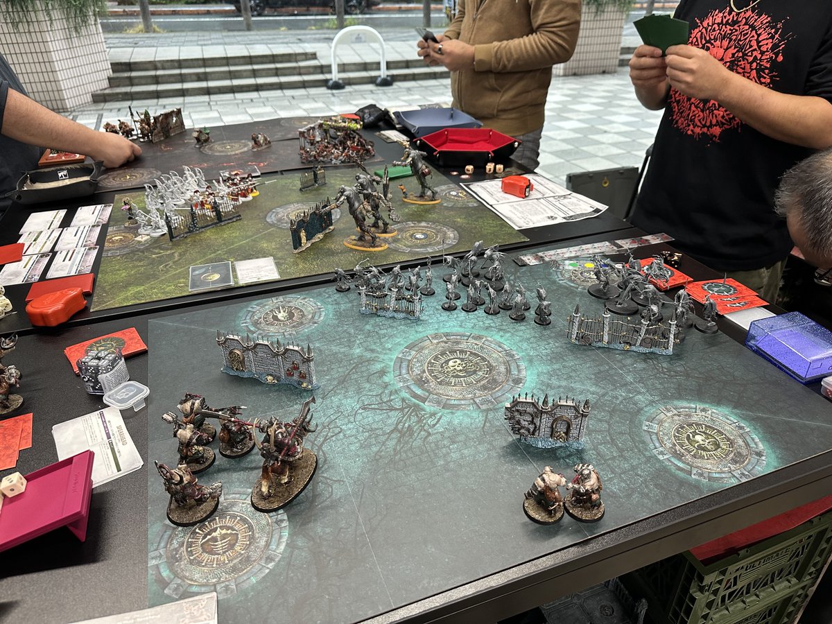 WHMachida's tweet photo. ランチタイム町田！
トーンプロも盛り上がりつつ、ゲームテーブルも大盛況！
ネクロムンダ&amp;AoSスピアヘッド！
見学も可能ですよ！
後半戦は15:00スタート！
19:00までおまちしております！🙌 https://t.co/08V9osXfOF