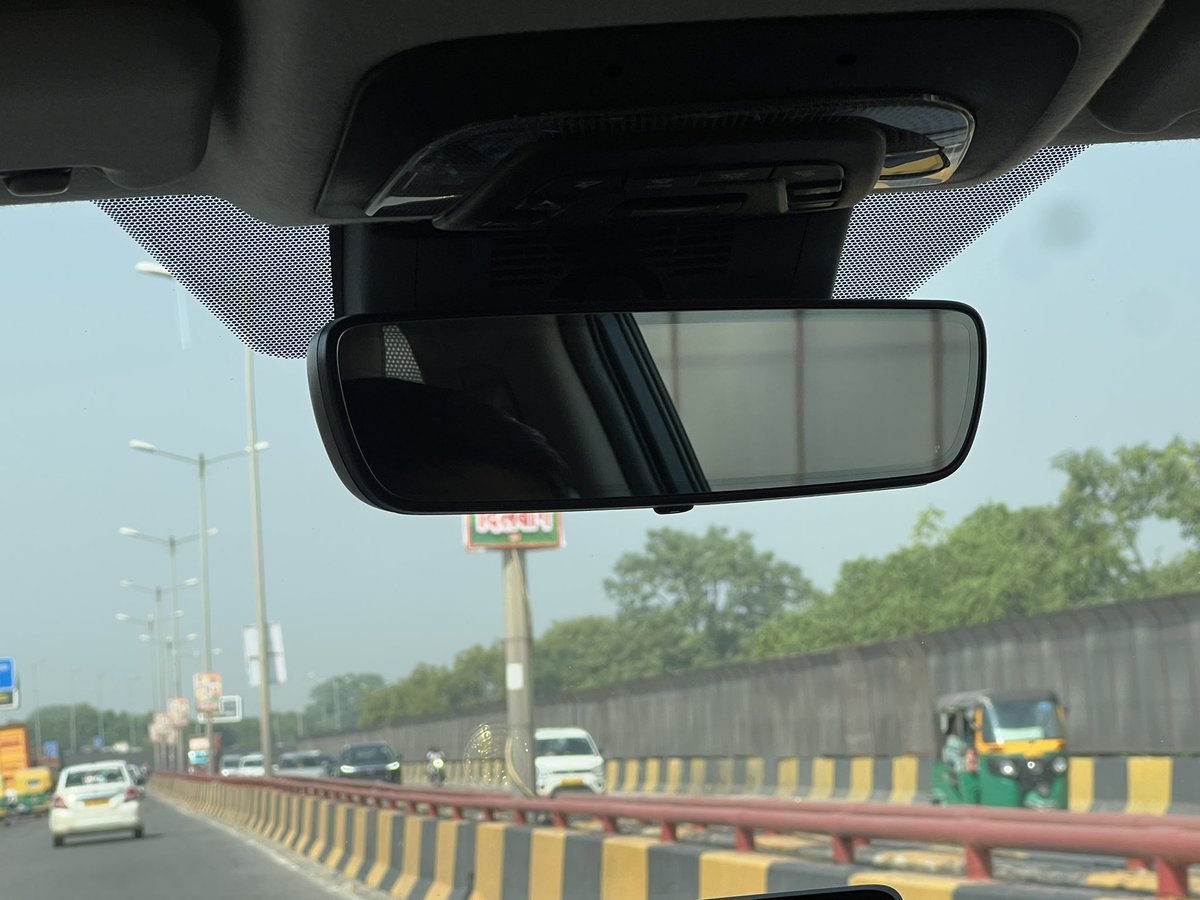 nehagj7's tweet photo. Welcome to Meerut! Oops I mean delhi.. I mean the prime property in delhi.. vasant vihar 
Keep it up @MCD_Delhi @mssirsa @DelhiPwd @gupta_rekha these banners should be strictly banned. Let’s not make our delhi a third tier city :( @Warriormomsin imagine pollution when disposed https://t.co/TBevG7xR8x