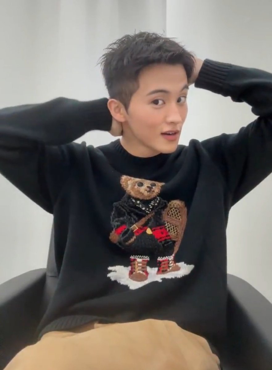 markmoIo's tweet photo. "yeah i cut my hair" 

UNDERCURT BLACK HAIR MARK LEE IS BACK https://t.co/XLOFEPnuMv