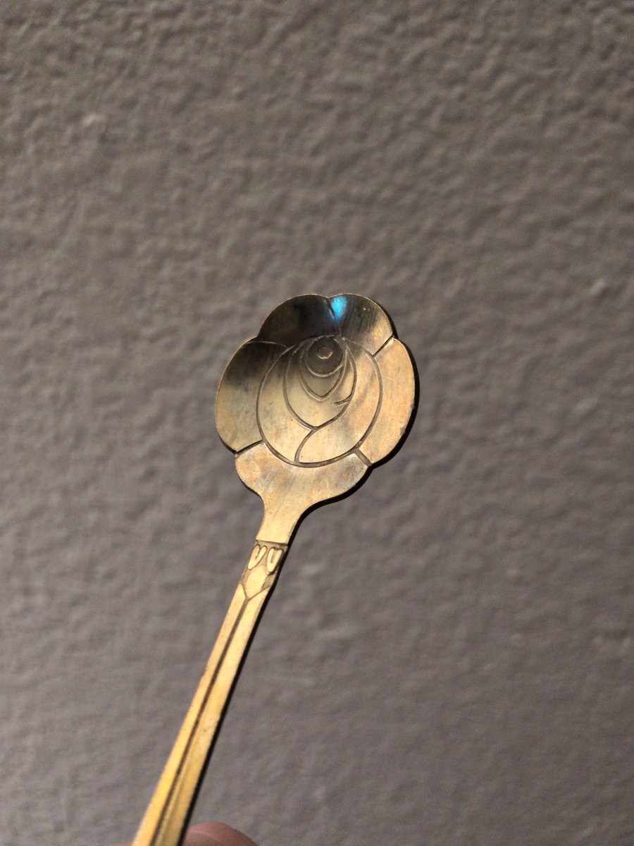lovingpleiades's tweet photo. I wanted to show this cute little spoon 🌹 https://t.co/LpntehZ4Yb