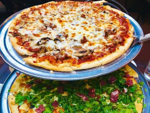 eVisitorGuide's tweet photo. Have a taste for pizza? Orso's Italian Restaurant in Old Town Chicago has been serving-up tasty pizza for over five decades! Family friendly. https://t.co/Z9gxqA7OO9

#Chicago #ChicagoDining #ChicagoRestaurants #ChicagoPizza #PizzaLover #Travel #OldTown https://t.co/nU5rzsU4g3