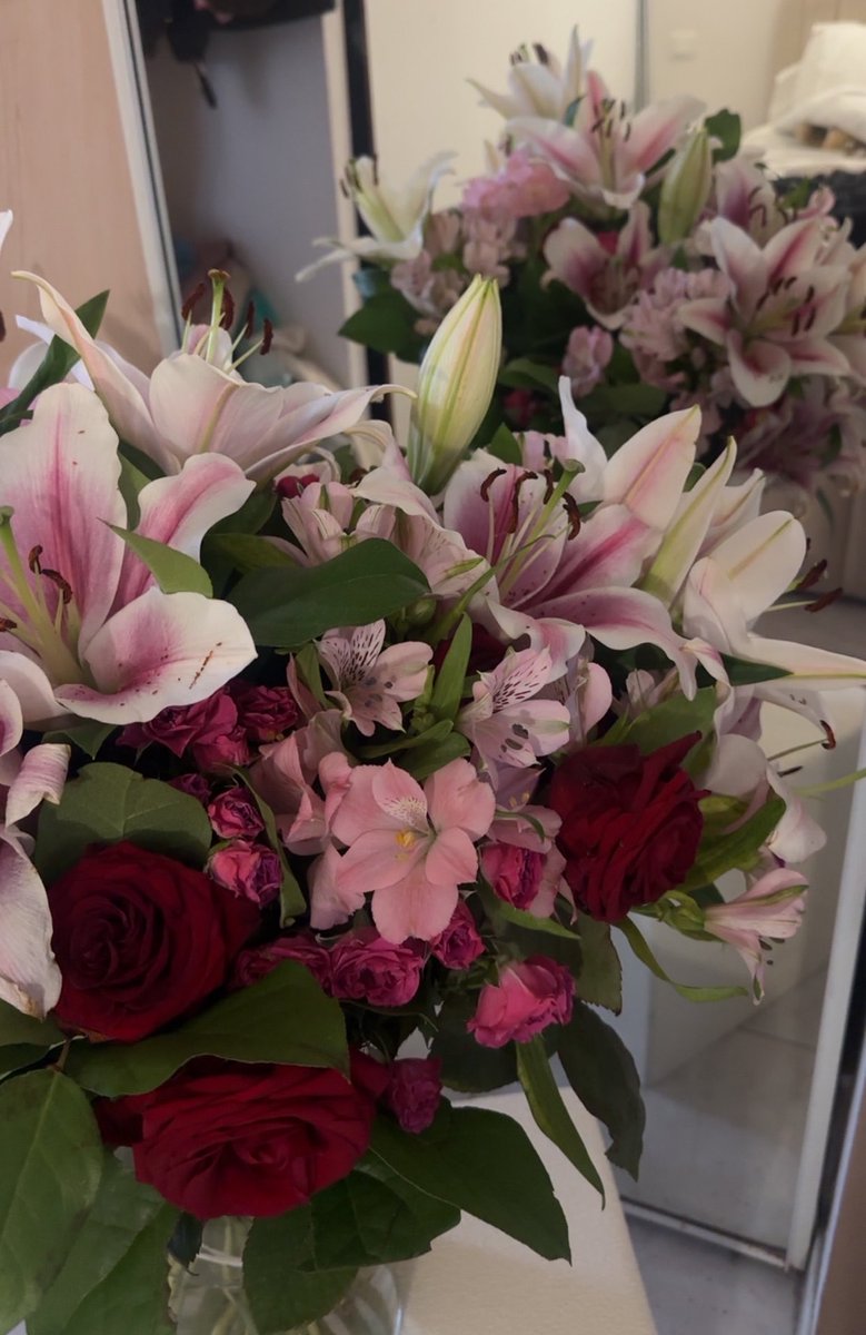 ainosak's tweet photo. update : #il a choisi un bouquet de princesse 💐🎀 https://t.co/xSG8s0NTo7