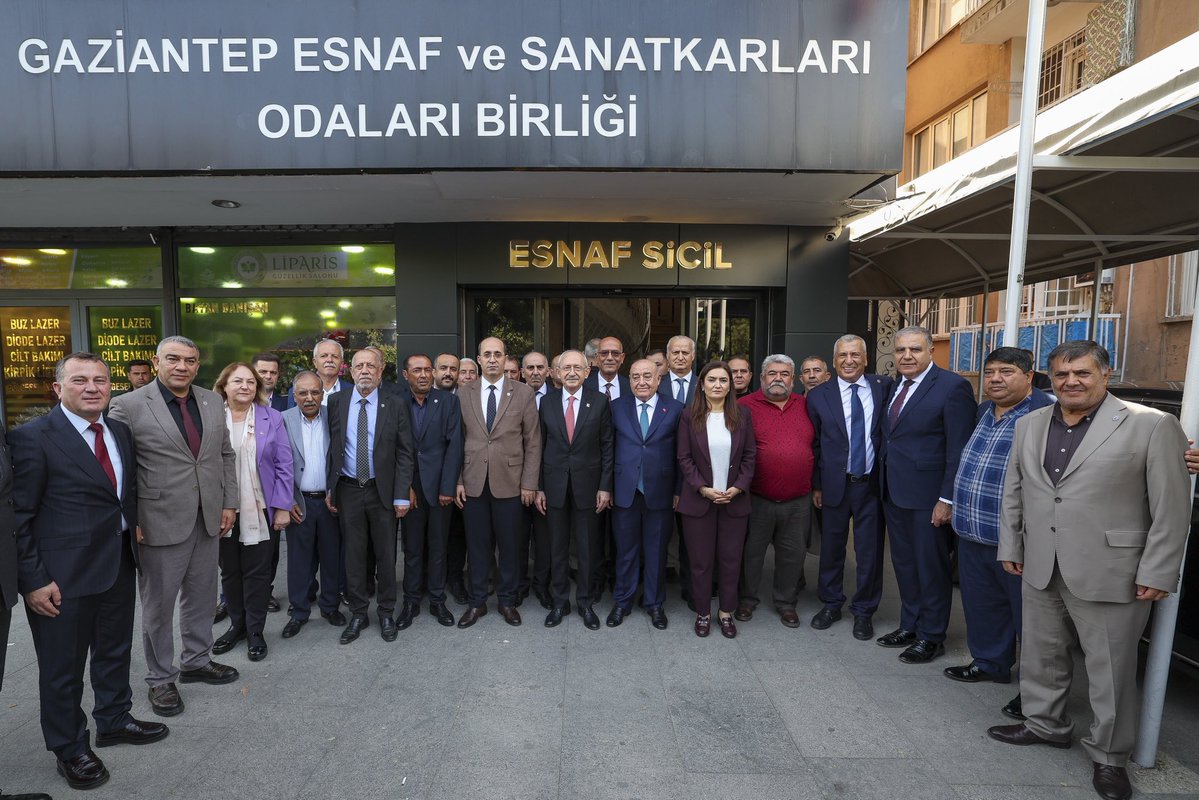 herkesicinCHP's tweet photo. Genel Başkanımız Kemal Kılıçdaroğlu, Gaziantep Esnaf ve Sanatkârları Odaları Birliği'ni ziyaret etti. https://t.co/IGMojo34Cf