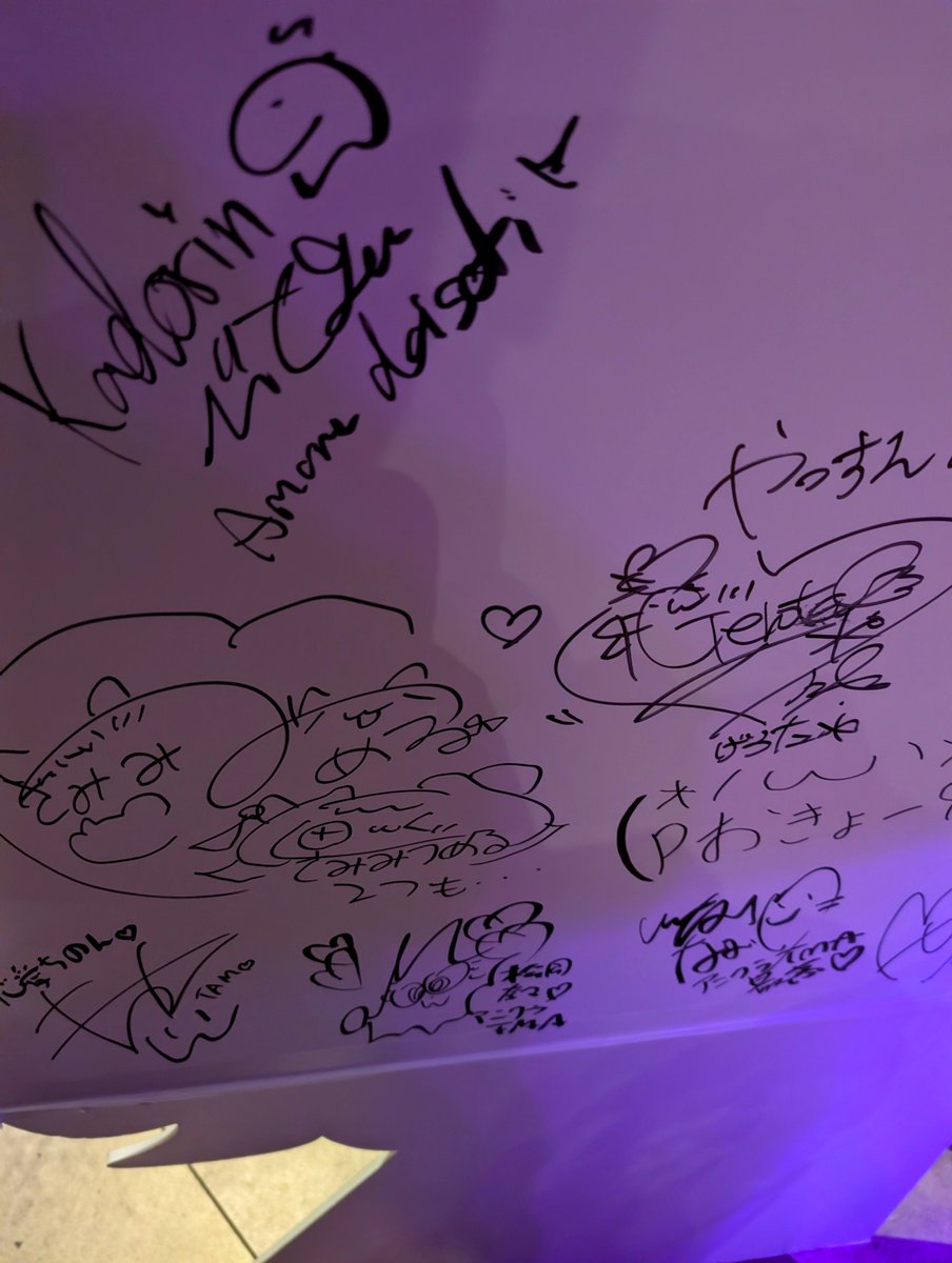 YinXiaogui's tweet photo. 順調に正の字が集まっております。出演者様のサインも🫶
#アニクラTMA15 https://t.co/zVarDlu6vI