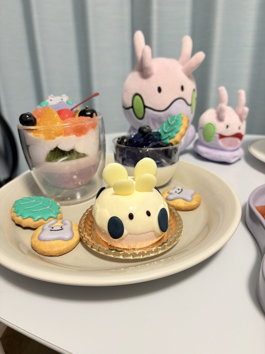 mzgsgm's tweet photo. ヌメラちゃんのアフタヌーンティーセットを作りました☕️🫖✨ https://t.co/CshGPYEQds