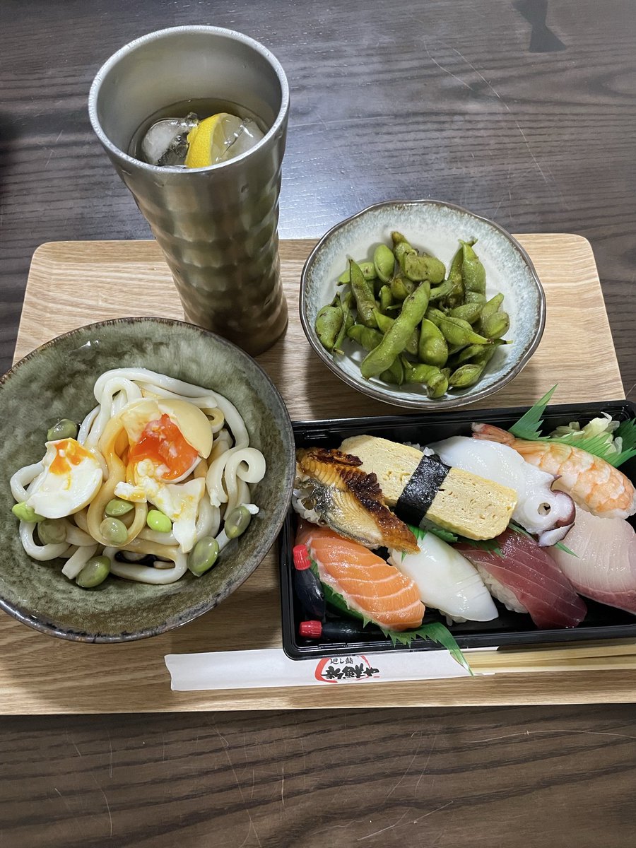 sasabusa2's tweet photo. 夕食！は伊勢うどん、お寿司^_^
🥚の半熟感がたまらん^_^です♪ https://t.co/wTCi3FKtpj
