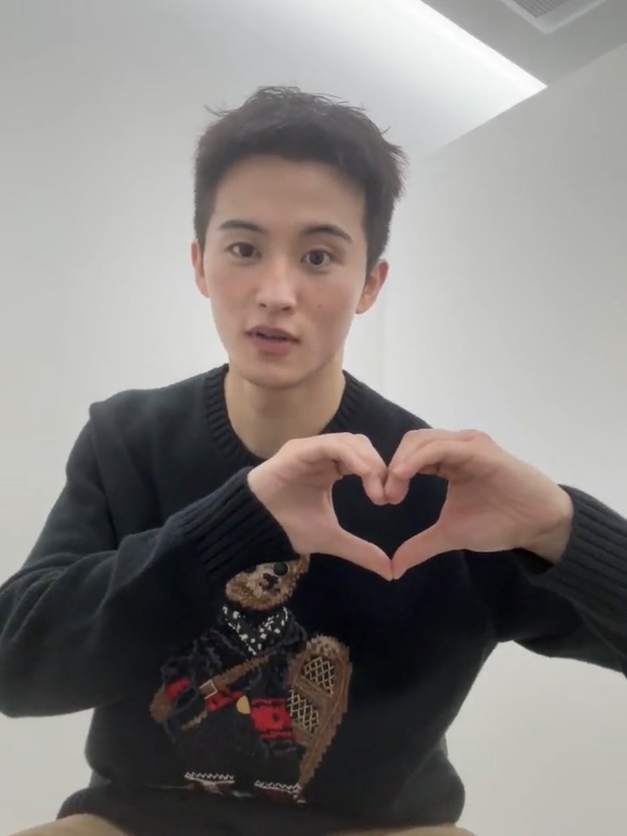 onyourmark_mkl's tweet photo. 캡쳐타임 가져주는거 개웃기네
포즈선정도 걍 이마크 같음 https://t.co/BGG08Tj65C