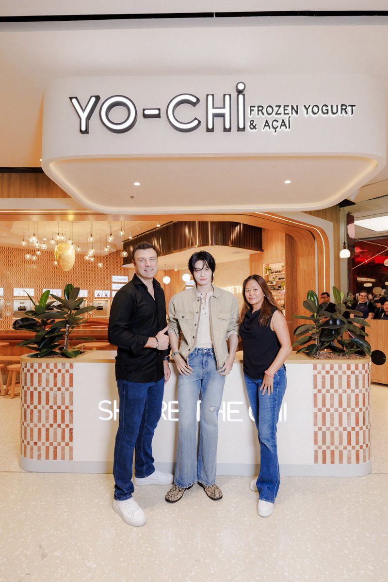 otpcnews's tweet photo. หล่อมาก “วิน เมธวิน” ร่วมฉลองเปิด Yo-Chi แบรนด์โฟรเซ่นโยเกิร์ตดังจากออสเตรเลีย ปักหมุด centralwOrld สาขาใหญ่ที่สุดใน Southeast Asia ชูคอนเซปต์ ‘ผับที่ไม่มีเบียร์’ 

WIN YOCHI GRAND OPENING 

#yochithailandxWin
#winmetawin
#yochithailand 
#iloveyochith  

อ่านข่าวเพิ่มเติมได้ที่ https://t.co/9aFRuV49wd