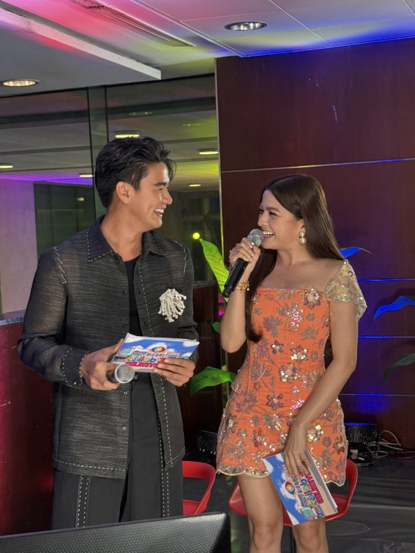 ccarrrryyy's tweet photo. HUWOW MICHAEL SAGER AND ALEXA ILACAD FINALLY!!! #pbbcollab3point0 https://t.co/9uW69ilRJ9