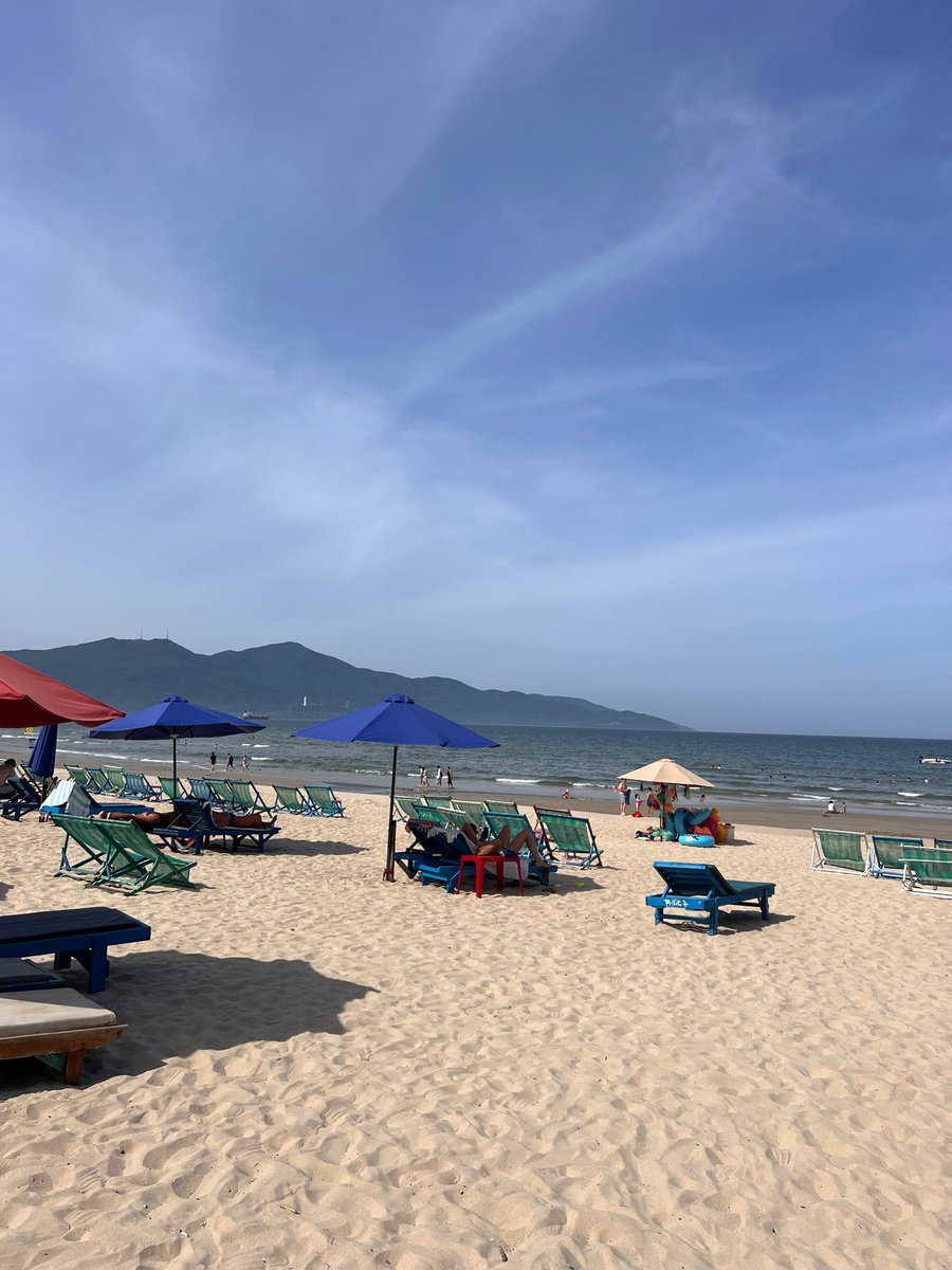 Brunaveiga_'s tweet photo. Beach day in Da Nang: a stunning coastline with high-rise buildings right along the shore. https://t.co/r3UEMfoPXb
