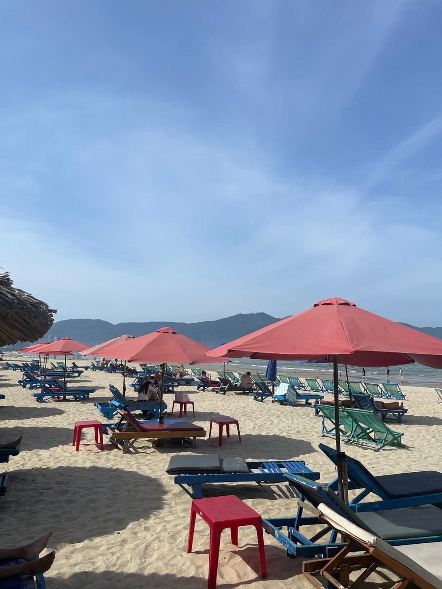 Brunaveiga_'s tweet photo. Beach day in Da Nang: a stunning coastline with high-rise buildings right along the shore. https://t.co/r3UEMfoPXb