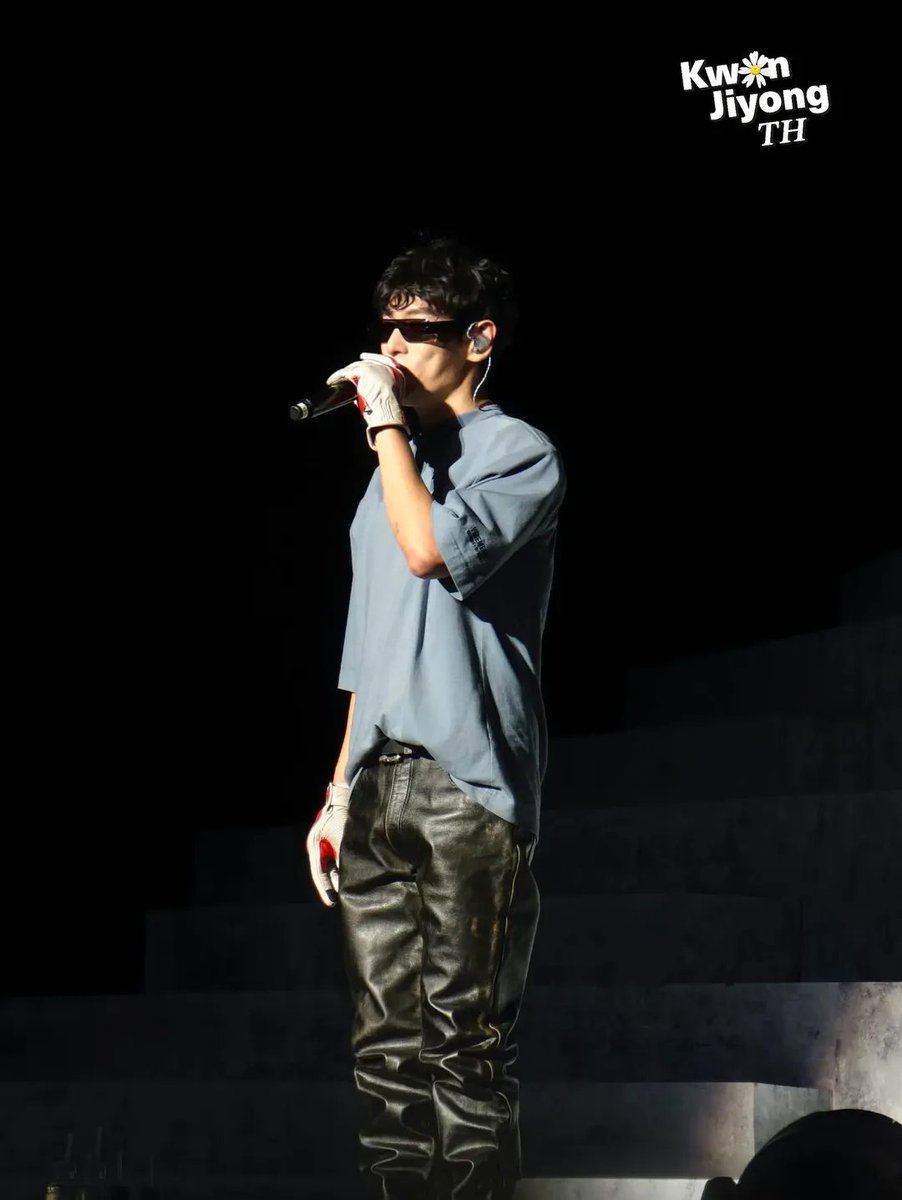 CHIFFONxX's tweet photo. ความหล่อของพี่ท้อปรอบ SOUNDCHECK 

[ 24.10.2026 ] 
T.O.P PRE-STUDIO 2026 IN BANGKOK 

#TOP_PRESTUDIO_IN_BKK https://t.co/s4VoHl8lyM