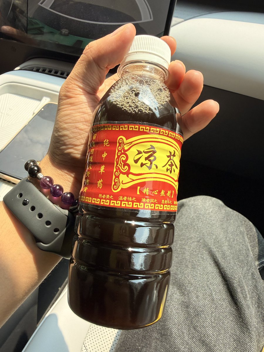 frank123je's tweet photo. 我怀疑是假装看看舌头，然后胡乱配 https://t.co/hw4qpXbxJf