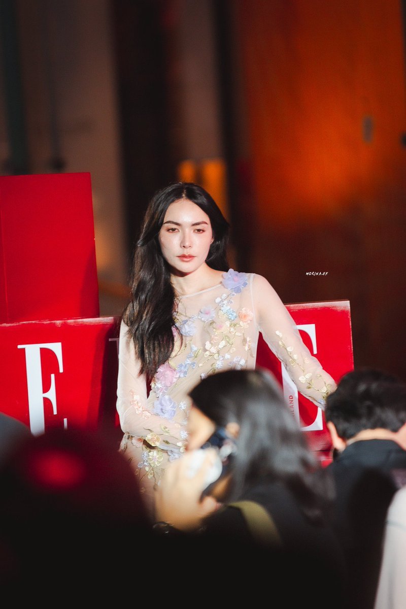 SupportCLAustin's tweet photo. So stylish and elegant.

#AurumBkkEFW26xCharlotte 
CL EFW2026 ICONSIAM
#ชาล็อตออสติน #CharlotteAustin 
@itscharlotty 

#AURUMBKK #LEMPICKASS27 
#ELLEFashionWeek2026
#EFW26ATICONSIAM https://t.co/1F9fieG70r