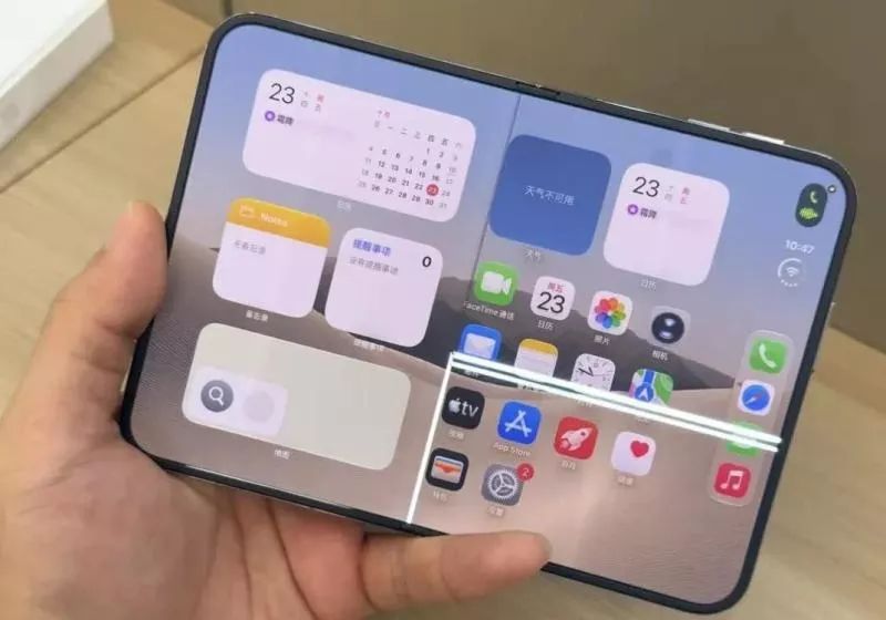 TechSpot's tweet photo. The iPhone Duo's screen is cracking in the same weird L-shape for multiple owners

Replacements have been quick for some owners, but it's unclear how long Apple's generosity will last
https://t.co/tyHrS4AAiI https://t.co/o2MGhSHqSl