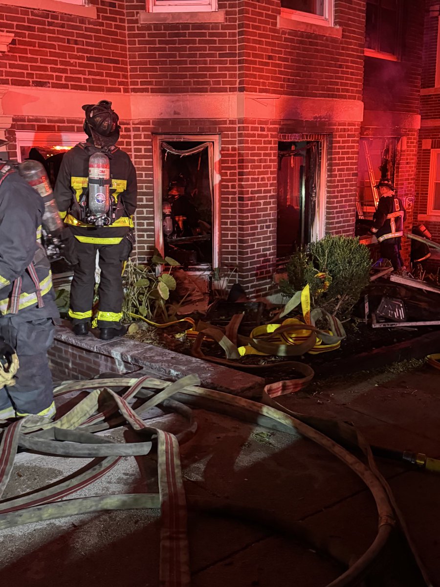 BostonFire's tweet photo. Companies have started to make up lines at box 3-5148. 2  civilians were transported to hospital. 6 people were rescued by firefighters &amp; 1 person was sheltered on rooftop do to heavy smoke conditions . 20 people &amp; pets were able to self evacuate.  Thx to A10 for support https://t.co/iHc0SRe87b