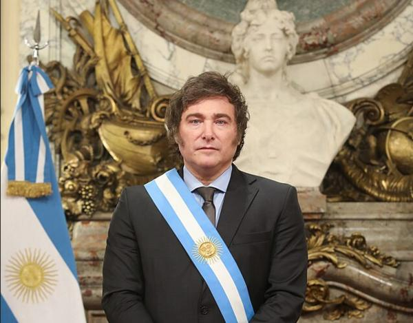 BitcoinWorldN's tweet photo. 🇦🇷 LATEST: Milei Demands Compensation After LIBRA Case Development

Argentine President Javier Milei is asking who will compensate him for what he calls “a year, eight months and nine days” of lies following a reported legal development in the LIBRA case. He also named journalists he blames for the coverage.

#Argentina #Milei #LIBRA #CryptoNews #Politics