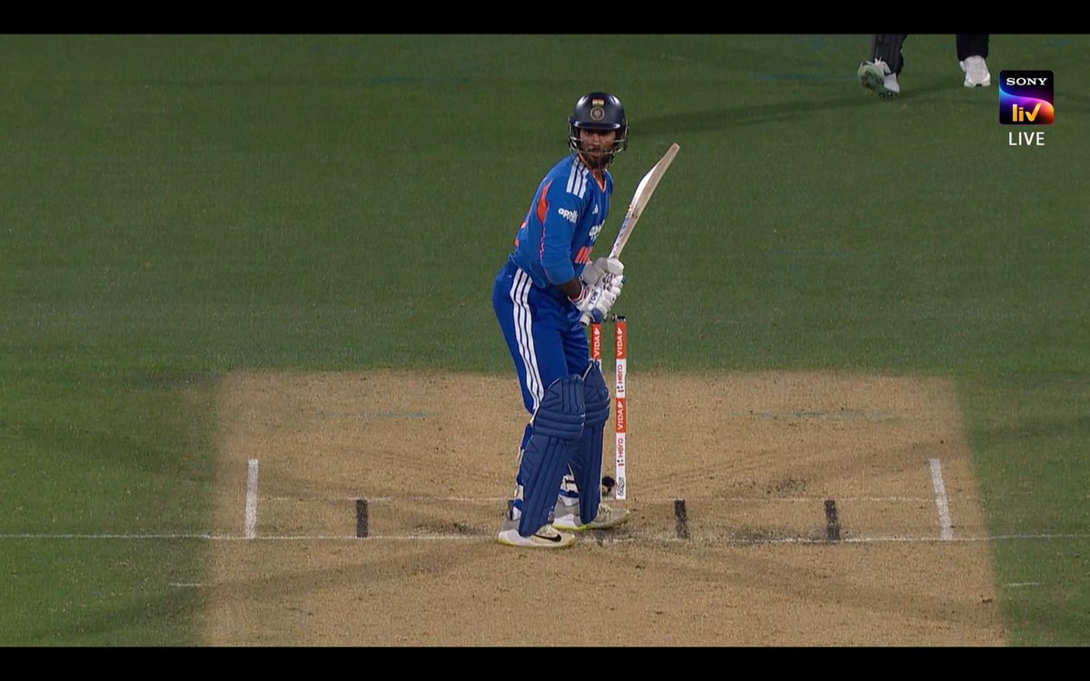 UniBuzz04's tweet photo. TILAK VARMA, YOU BEAUTY! 😍🇮🇳

51\* off just 26 balls! 🔥 When India are in trouble, Tilak Varma steps up! 💪 The vice-captain delivers when it matters most! 🫡💙

#TilakVarma #TeamIndia #INDvsNZ #IndianCricket #UniBuzz https://t.co/Rj1zyaTF6r
