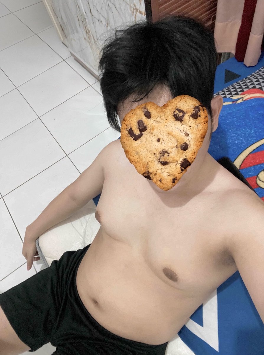 hueixiang's tweet photo. a chubby body, big chest, and a big heart 🧡 https://t.co/47nKzhtbrQ
