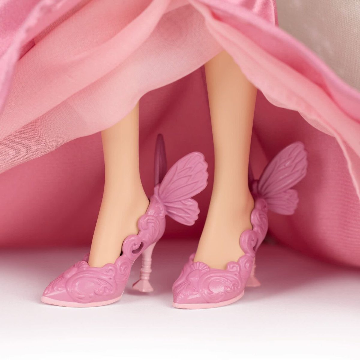 ixcheldolls's tweet photo. NEW GLINDA DOLL

oh mattel i hate you but you munched with this design. she’s so regal. i lowkey wish we got something like this from the movie 🫧👌 https://t.co/s6lpXLE766