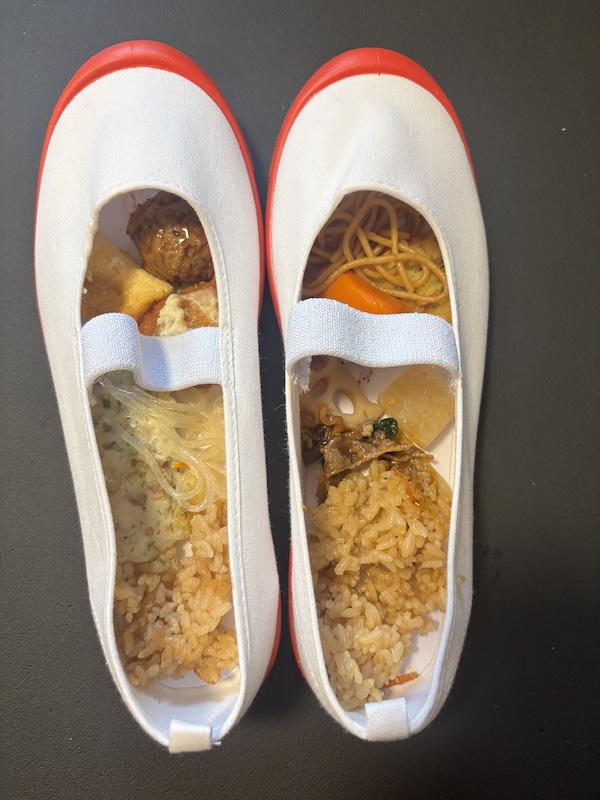 sanacrusher's tweet photo. お弁当を特製お弁当箱にイン🍱
#フードクラッシュ https://t.co/aYuMk9OVDI