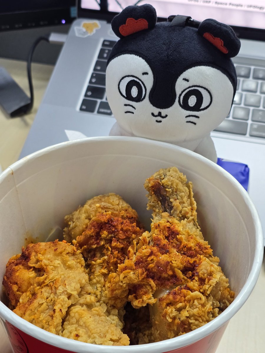 kkkkas_'s tweet photo. 🍗🍗🍗 https://t.co/NhjluWjxsR