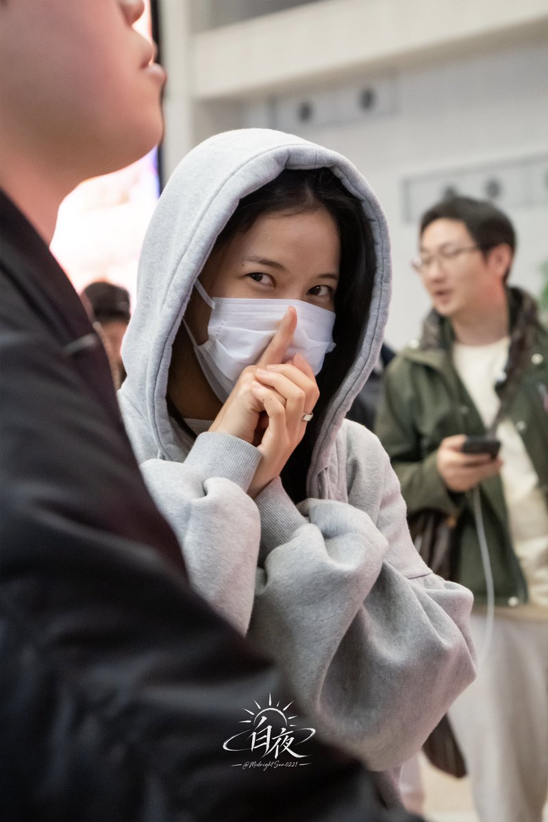 MidnightSun0221's tweet photo. 261024 출국
씨크륏🤫
#마마무 #솔라
#MAMAMOO #SOLAR
#용용하면죽겠지 #yongyongdie https://t.co/sJQaaI9jdW