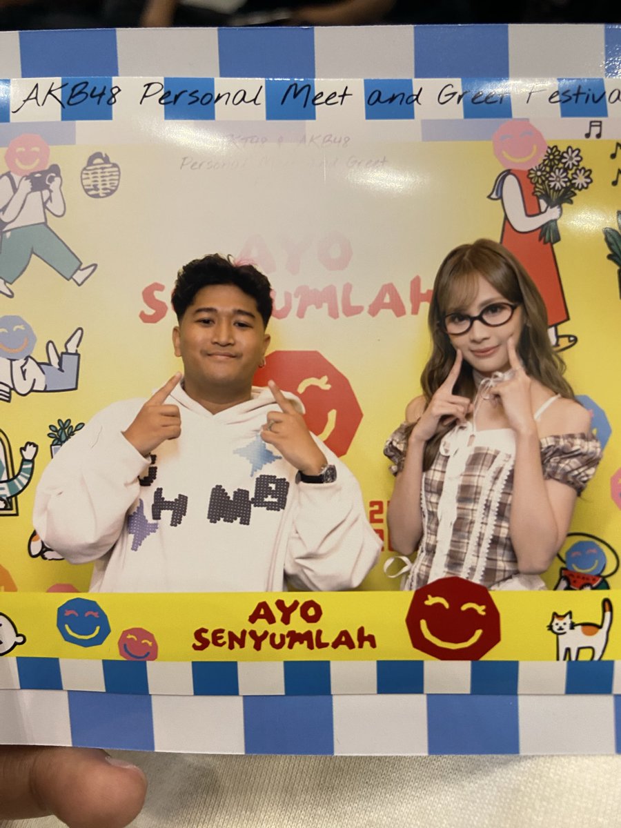 SalmanA96150786's tweet photo. event terakhir jeketian ,terimakasih kak @Freya_JKT48 @A_GitaJKT48 

disuruh senyum sesuai judulnya https://t.co/1YqawBobvp