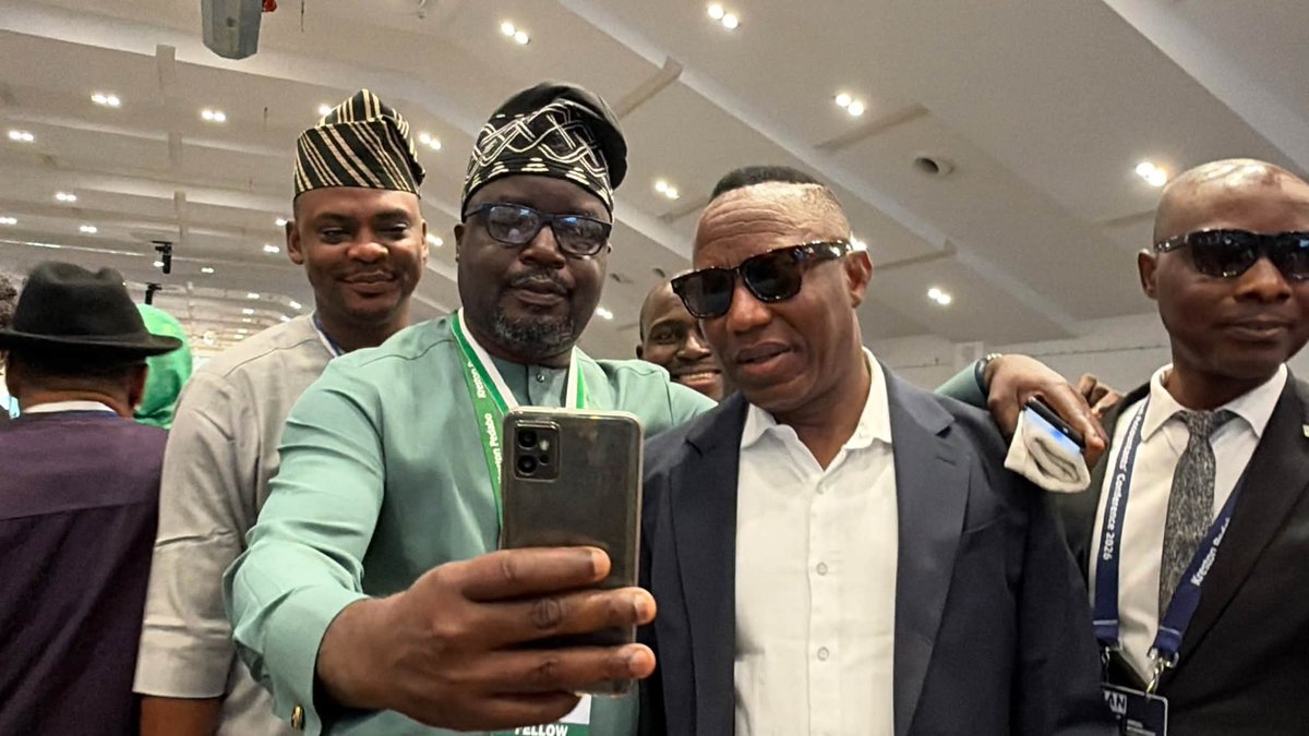 lordlare101's tweet photo. Type SOS if your next President is Stephen Omoyele Sowore (SOS) 👇 #SOS2027 #RevolutionNow https://t.co/L6Pttzrand