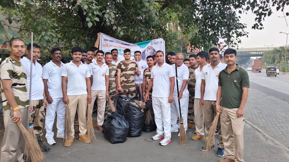 CISFWest's tweet photo. Collective action, cleaner surroundings! CISF Unit JWC Mumbai advances #SpecialCampaign6 through Shramdaan, cleanliness drives &amp; awareness, promoting #JanBhagidari for a cleaner, greener #ViksitBharat.
@HMOIndia 
@MIB_India 
@SwachhBharatGov 
@swachhbharat 
@CISFHQrs https://t.co/TcibR7p7EA