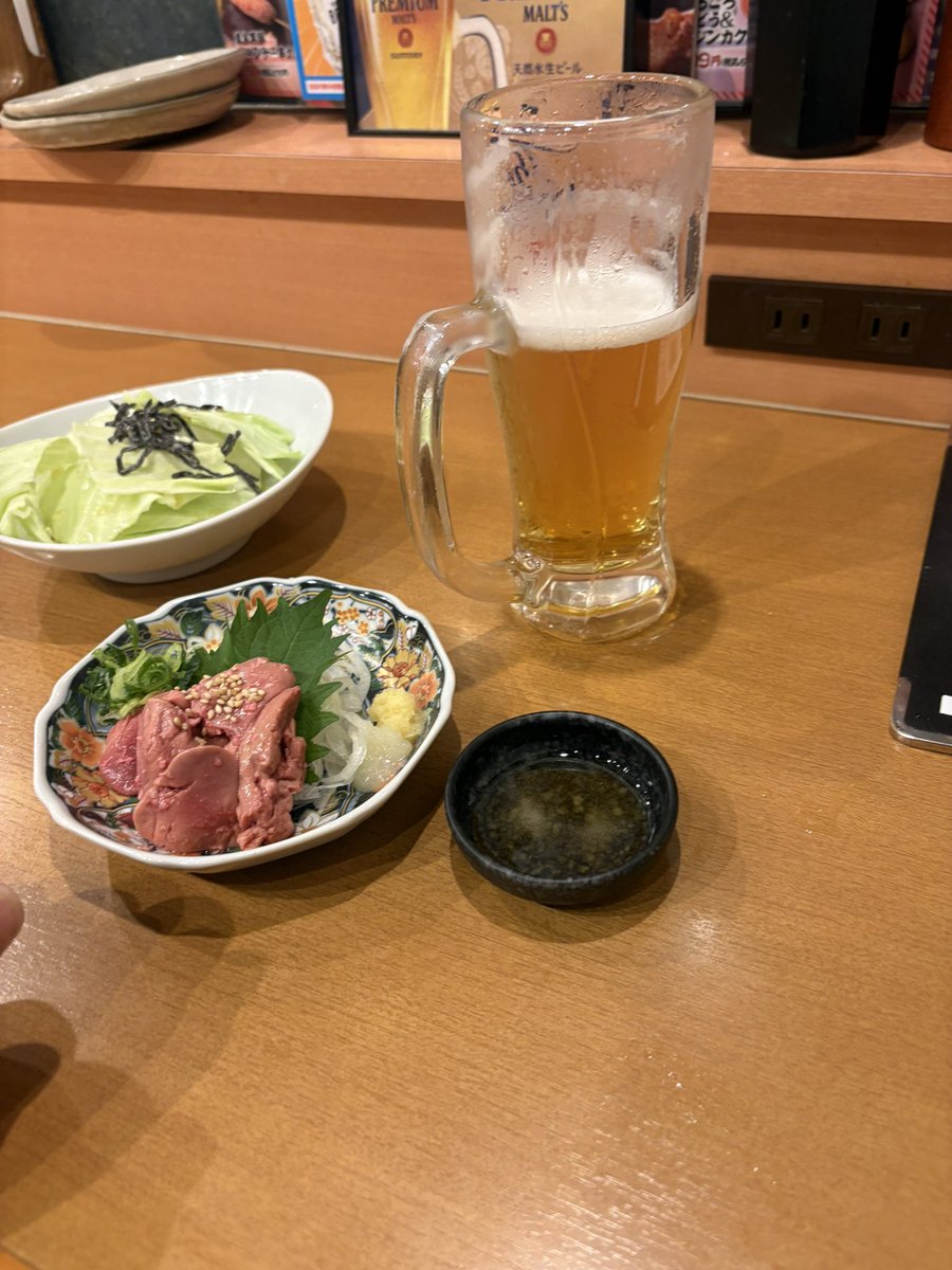 pb_yatt's tweet photo. 音ゲーしようか悩んだけど1人で飲んでる https://t.co/QxaeVRkoqA