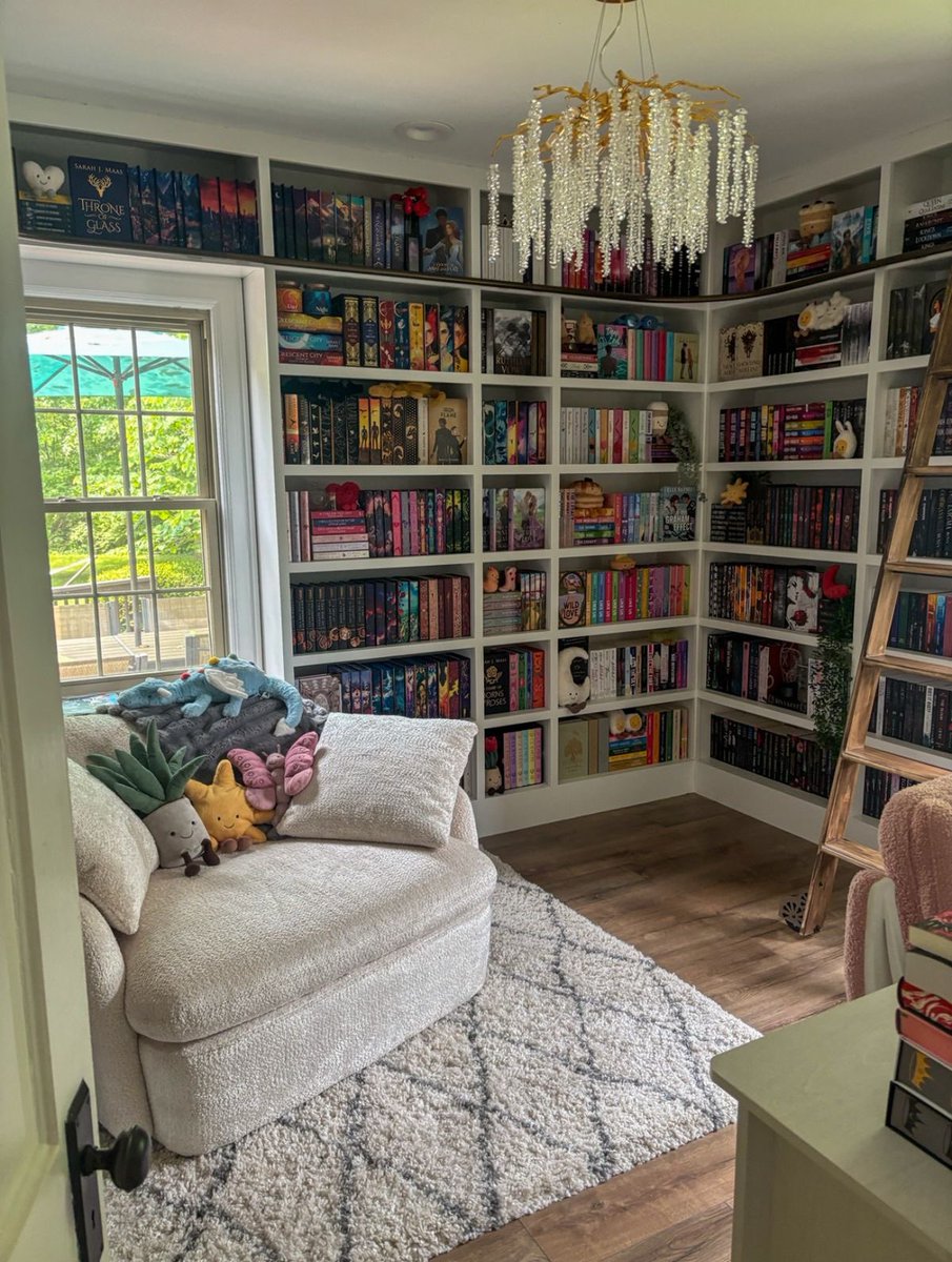 Briellefine's tweet photo. Dream home library🪽✨💞 https://t.co/a6GTzv4Osa