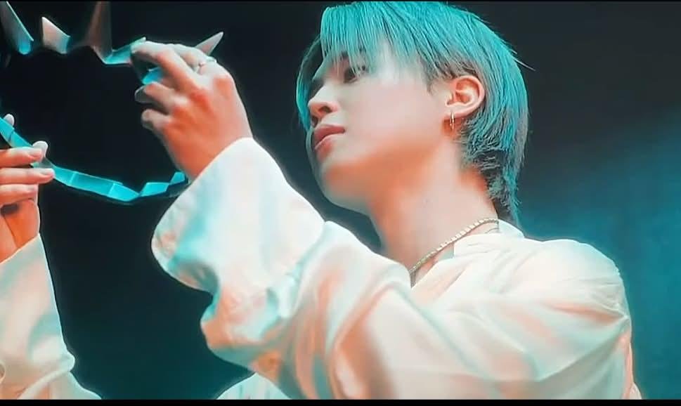 KimNBkN01's tweet photo. La hermosura en persona 💜
#bts #namjoon #jimin https://t.co/WYLwrx7b84