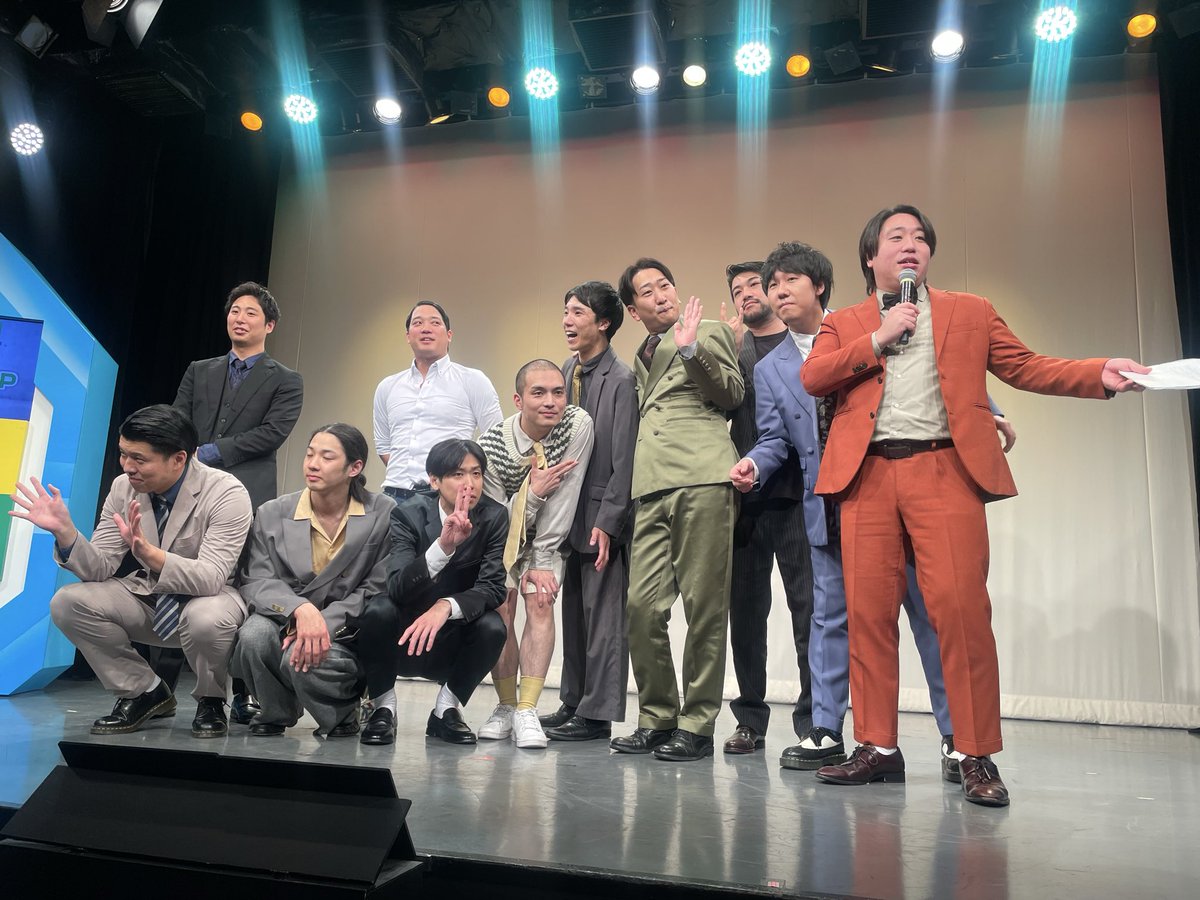 Tapsbluck's tweet photo. 10/13 #神保町翔 SP
鏡が好きな箕輪さん 金魚番長を見に来たお客さんが多くて嬉しそうな金魚番長 ホリコシさんは｢ナユタ見に来た人もっと堂々と手上げてください！｣と言っていた コーナーはヒﾂﾚやへﾂﾚなどカタカナの妙が飛び交い客席投票の結果にカズさんが頭を抱えていた https://t.co/orEVTA5mba