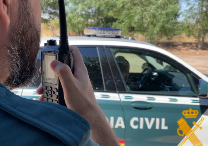 interiorgob's tweet photo. 📻 CENTRAL, cambio.

— Atención a todas las unidades: esta noche, a las 03:00, el reloj se retrasará a las 02:00.

— Recibido, Central.

🫡 La hora cambia; nuestra misión de protegerte, no.

#FelizSábado https://t.co/ENeKQYuRWY