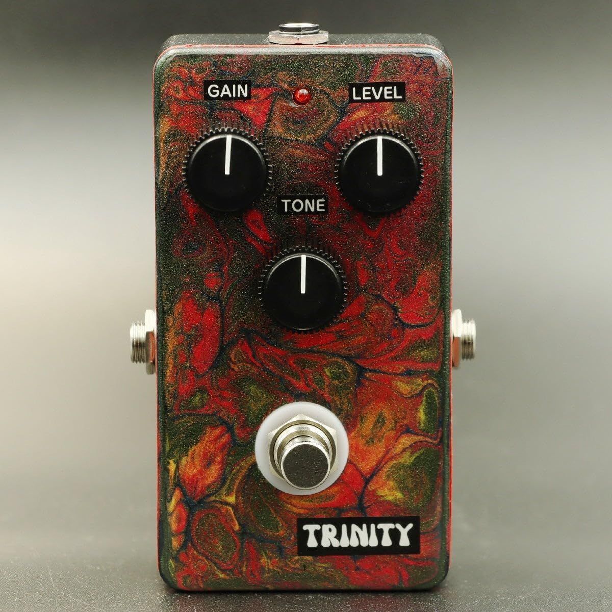 effectorbox's tweet photo. #コレクションボックスアーカイブ

RATの回路をもとに、アレンジとパーツ選定を重ねたTRINITY EFFECTSのディストーション。DRIVE・TONE・LEVELの3つで甘い歪みからファズっぽい歪みまで幅広く、9〜18V対応。ローミッドが豊かでゲインブースターとしても使えます。

「TRINITY EFFECTS トリニティーエフェクツ / FLUID DISTORTION【ディストーション】」

詳細はこちら👇
https://t.co/mBLKCRToQW

#エフェクター #TRINITYEFFECTS #トリニティーエフェクツ #FLUIDDISTORTION