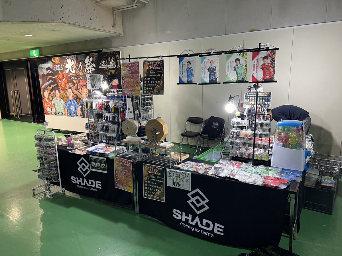 SHADE_CLOTHING's tweet photo. 【SHADEブース設営完了🎪】
📅10/25(日) 北の祭2026
📍青森産業会館

明日は豪華6名のSHADEプレイヤーが会場に集結🎯✨

SHADEブースでは、プレイヤーグッズやアパレルアイテムを多数取り揃えております！

青森の皆様、明日は一緒に盛り上がりましょう🔥

たくさんのご来場をお待ちしております🙌 https://t.co/b46QFbEgca