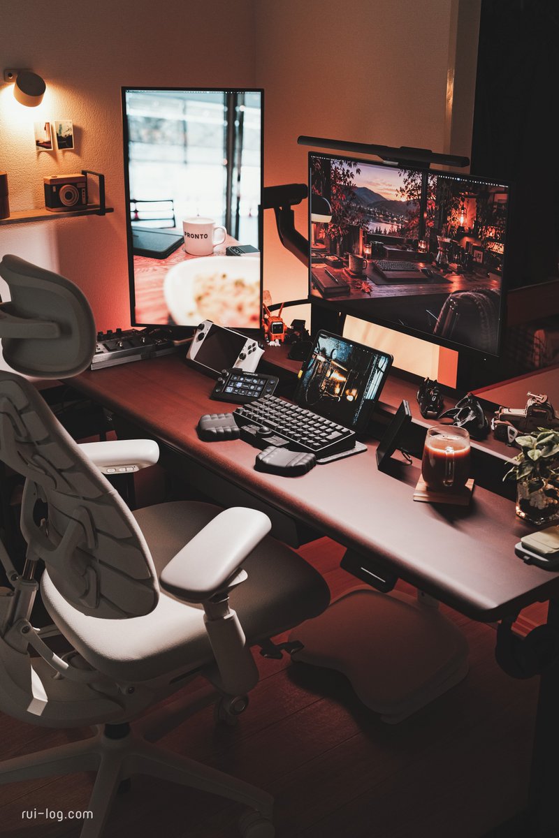 rui_bass's tweet photo. My cozy desksetup...☕ https://t.co/W2pTm0hrTa